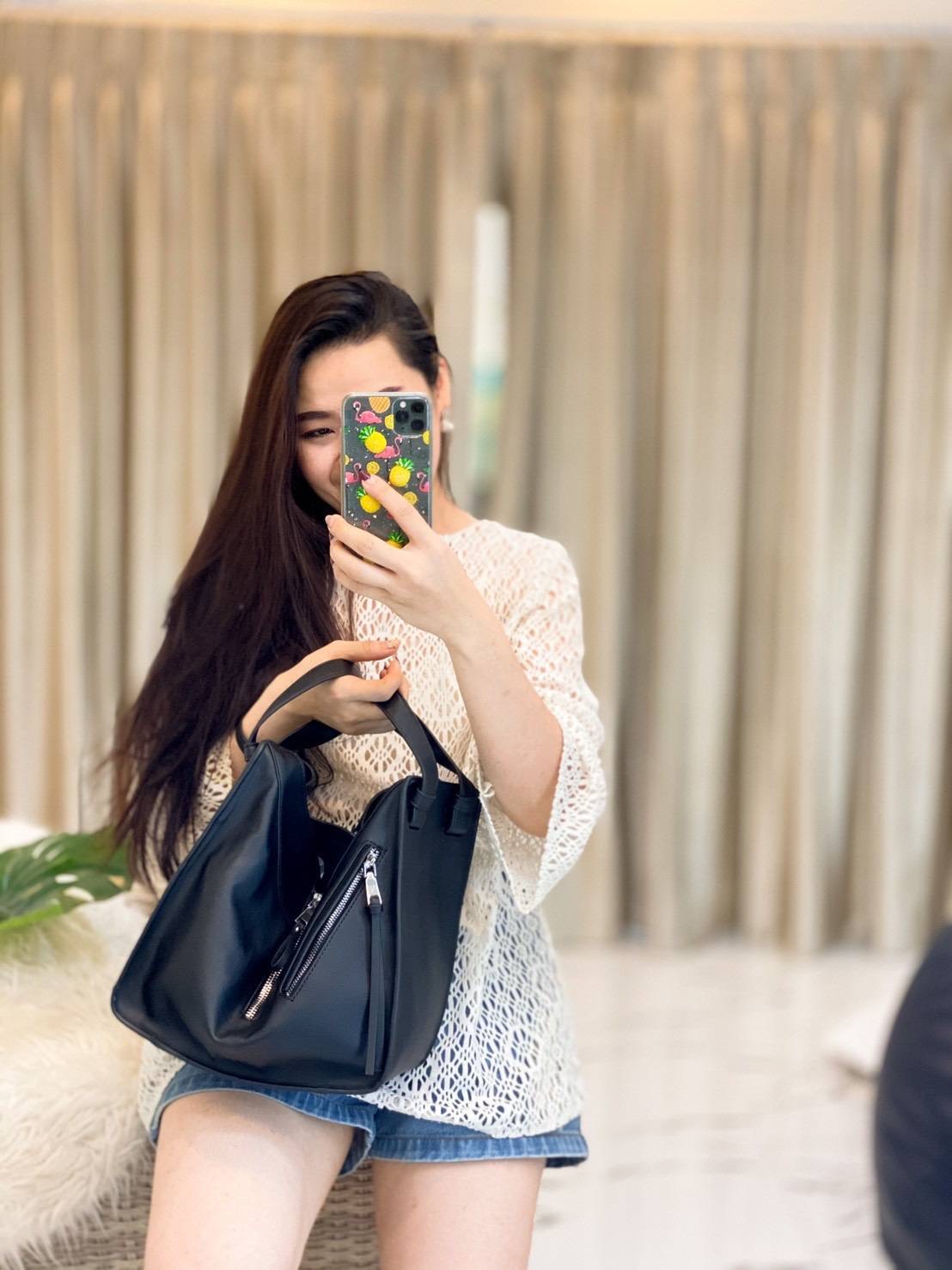 พร้อมส่งค่า 💕Hammock 💕 สิ้นสุดการรอคอย สำหรับรุ่นที่ทุกคนถามหาเยอะที่สุด การันตรีงานคุณภาพ ใช้เวลาผลิตนานสุดถึง 4 เดือน ตอนนี้พร้อมส่งเเล้วค่า Hammock size 30 cm รอบนี้เป็นงานสั่งผลิต งานเนี้ยบ ตัวหนังสวยมากกกก PU premium อย่างดี มีความหนา