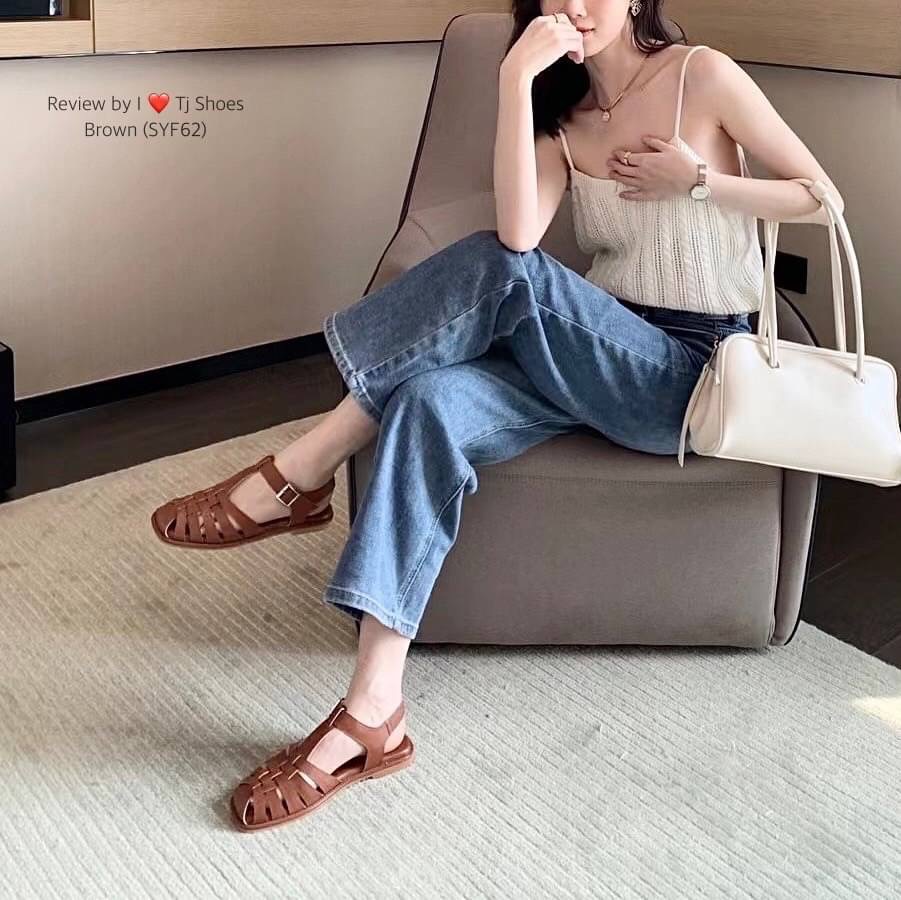 !! พร้อมส่งรองเท้ารัดส้นนำเข้าสวยเก๋ขายดีมากๆ !!! - หนังรุ่นนี้ใส่ดีมาก ใส่เดินสบาย - มีรูระบายอากาศ ใส่แล้วเท้าไม่อับ - สายสามารถปรับให้กระชับได้ - จับแมทกับชุดง่าย ใส่แล้วดูเกร๋ดูน่ารักมากๆ - ทางร้านถ่ายรูปจากสินค้าจริง *** ของจริงงานดีสวยเป๊ะมาก สวยเกิ