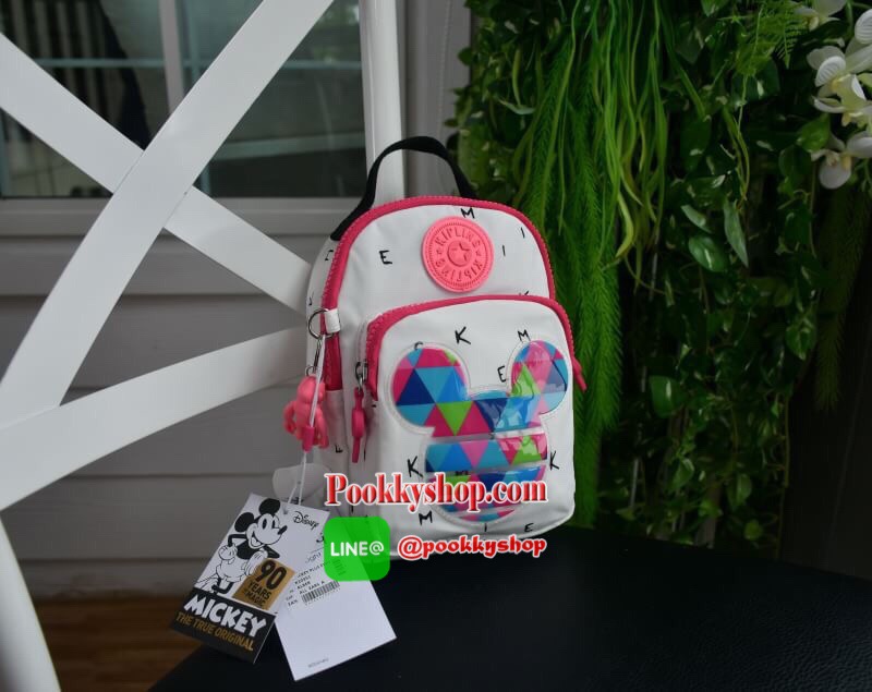 Kipling Disney’s Minnie Mouse and Mickey Mouse 3 IN 1 กระเป๋าสะพายหลัง สะพายข้าง หรือ crossbody 3 in 1 มาพร้อมพวงกุญแจลิง ด้านหน้ามีช่องซิปแยกใส่ของจุกจิก ภายในช่องหลัก มีช่องซิปใส่ของ พร้อมอีก 1 ช่องด้านใน เปิด-ปิด ด้วยซิป สะดวกใช้ พร้อมสายยาว 2 สาย สะพา