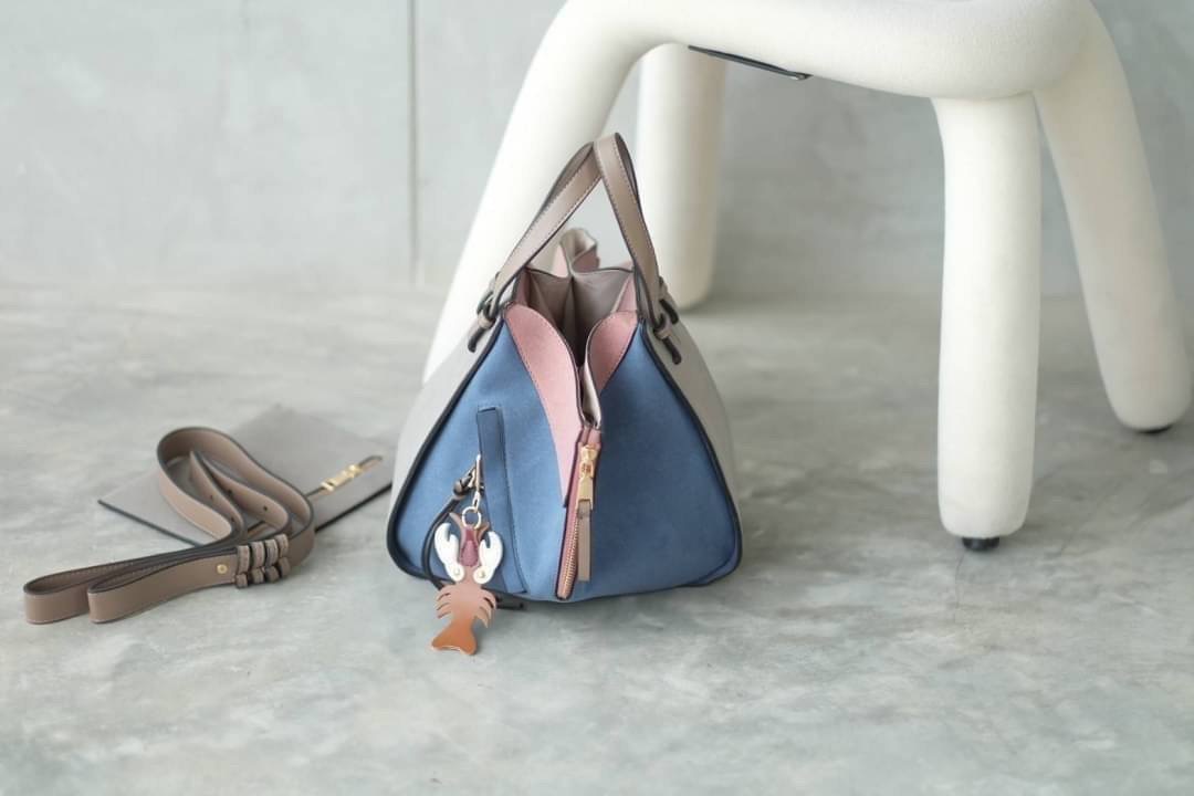 มาอีกรอบละจร้าาา Hammock รุ่นนี้ถามกันไม่เลิก เลยตั้งใจผลิตมาอีกครั้ง สวยๆทุกสี งายดีสวยเนี๊ยบทรงแป๊ะมาก พิเศษ..เลยจร้า แถมฟรี !! ตัวห้อยกุ้งน้อย เพิ่มความโดดเด่นขึ้นไปอีก ... งานนี้รับรองไม่ผิดหวัง ดีเทลรายละเอียดสวยมาก