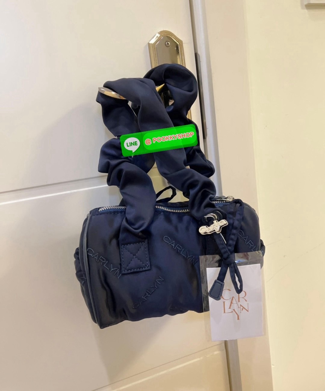 NEW ARRIVAL! น้องใหม่ล่าสุด มีความน่ารักไม่ไหวค่าสาวๆ CARLYN TIA MINI BAG พร้อมส่ง! สุดคิ้วท์ไปกับน้องสไตล์สายเกากันค่า ด้วยดีไซด์ใหม่ วัสดุไนล่อนอย่างดี ปักลายแบรนด์ทั้งใบสวยงาม