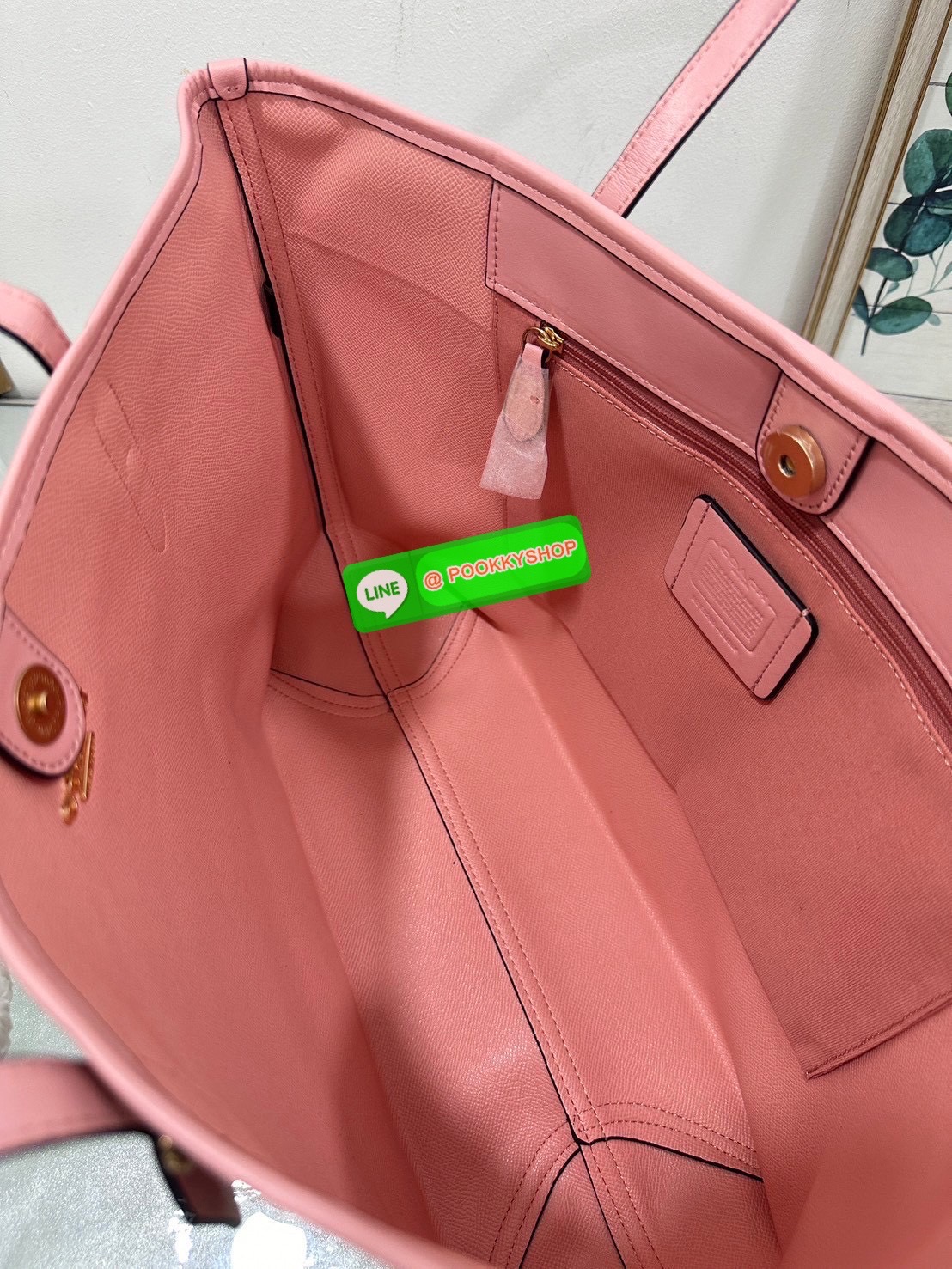 Coach CU392 – City Tote in Signature Canvas with Nature Print (Pink Trim) ใบนี้เหมือนหลุดมาจากโลกนิทาน! ลายเห็ด ดอกไม้ ว่าว โทนชมพูหวานสวยมาก ใบนี้เหมือนพกโลกแฟนตาซีไปด้วยทุกที่! Coach CU392 – City Tote ลายธรรมชาติสุดคิ้วท์ ลายเห็ด ดอกไม้ ว่าวน้อย สีพาสเท