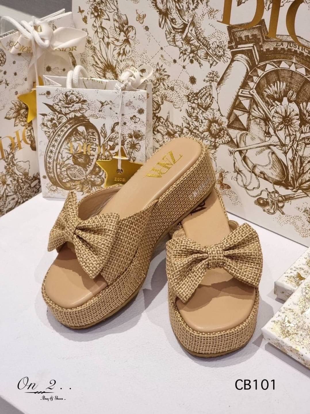 รองเท้าแตะส้นตึก Zara ผ้ากระสอบผ้ามีเท็กเจอร์ของลายผ้าหน้าประดับงานสวยน่ารักมากพื้นปั้มแบรนด์ส้นเสริมกันลื่นค่ะ