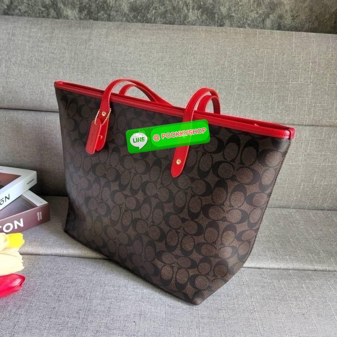 COACH CITY ZIP TOTE IN SIGNATURE COATED CANVAS (COACH F36876) กระเป๋าสะพายทรงช้อปปิ้ง ทรงสวย ทรงยอดนิยมใบใหญ่ยุของได้เยอะ หนังcanvas ลาย C Signature สายหนังแท้ สะพายขึ้นไหล่ได้สวย ใบใหญ่ ใช้งานง่าย มีซิปปิดด้านบน มีผ้าบุด้านใน มีช่องซิป