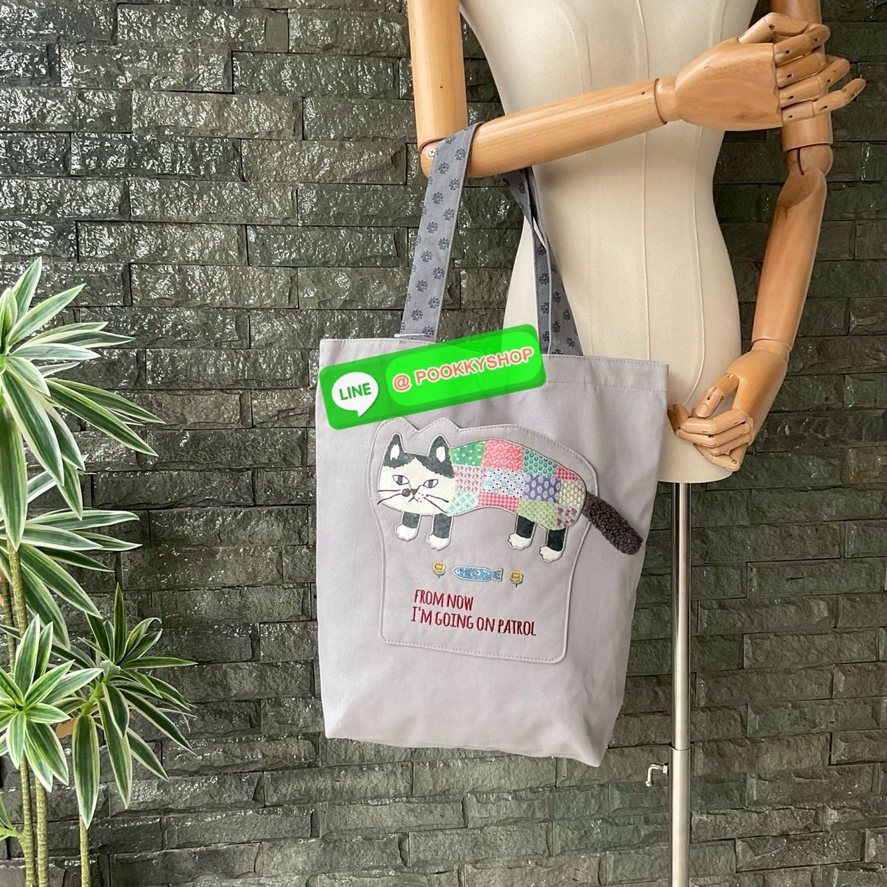 Japanese Kusuguru คุซูกุรุญี่ปุ่นแท้ กระเป๋าสะพายทรง Tote Matilda สะพายไหล่ ปักลายแมวขนนุ่มน่ารักมาก