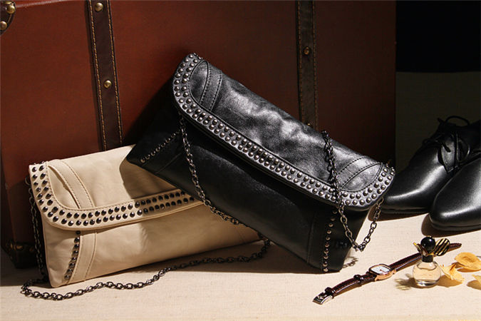 กระเป๋า Clutch มือ TONI BIANCO แบรนด์สุดหรูออสเตรเลีย สีครีม หนังหรูสุดนุ่ม สายโซ่ ถอดใส่ได้คะ