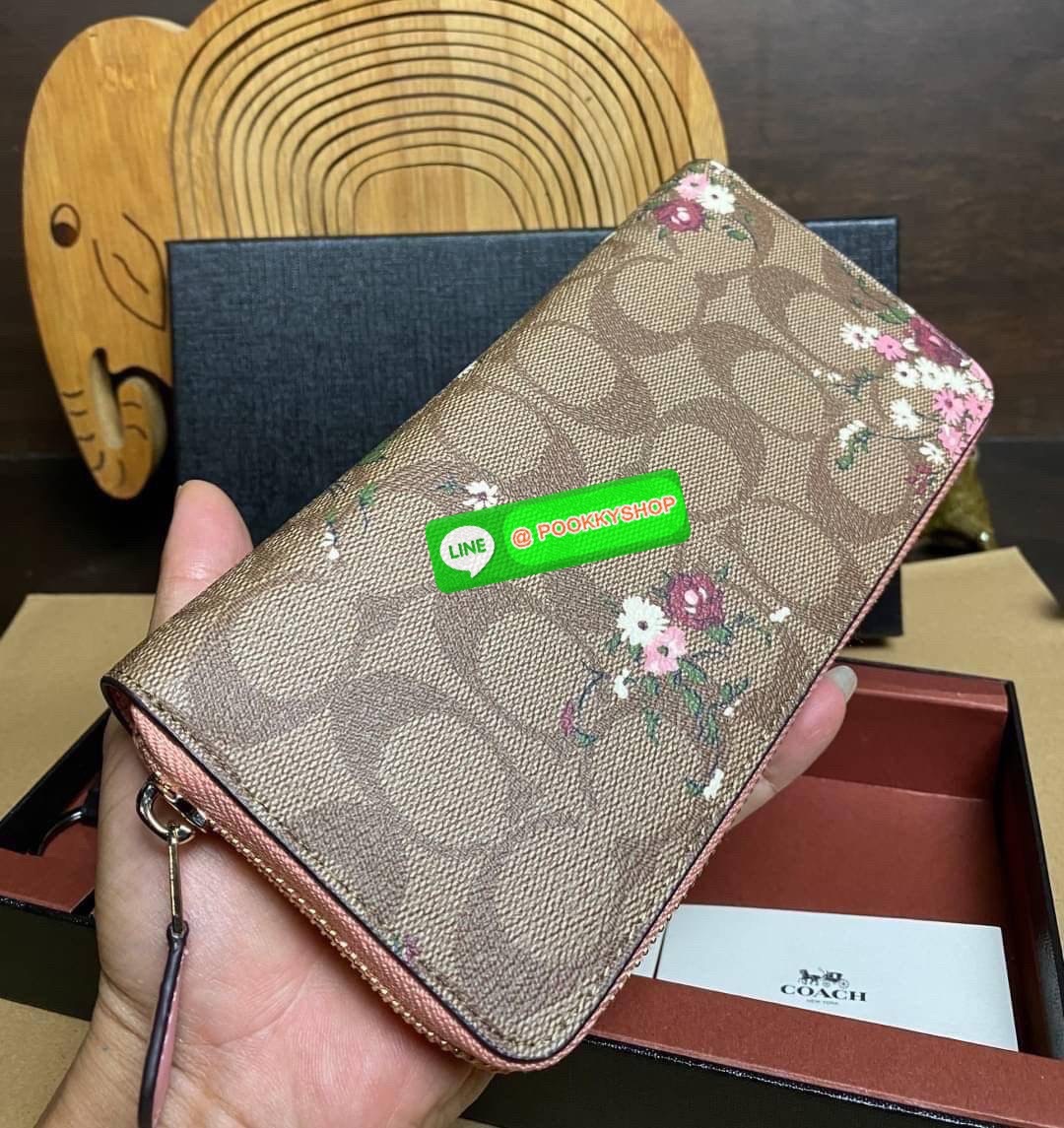 พร้อมส่ง 📌อุปกรณ์มาพร้อมกล่อง/แคร์การ์ด/ถุงกระดาษ/พวงกุญแจ COACH ACCORDION ZIP WALLET IN SIGNATURE CANVAS กระเป๋าสตางค์ใบยาว ซิปรอบ ใช้งานง่าย ด้วยฟังค์ชั้น ด้านใน ใส่บัตรได้จุใจ มีช่องซิปใส่เหรียญตรงกลาง โดนใจหลายๆคนไปเรียบร้อยและคลาสสิค เรียบหรู