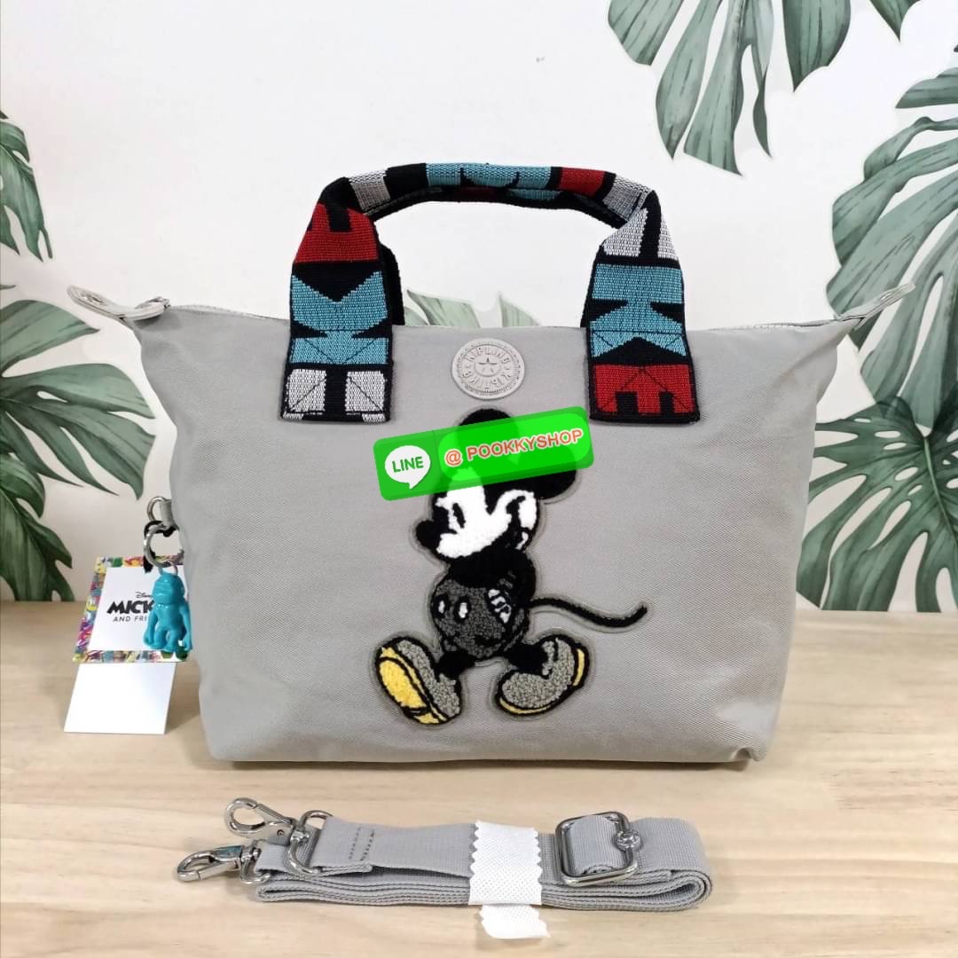 Kipling KALA Mini Disney's Mickey Mouse Handbag กระเป๋าถือหรือสะพาย วัสดุ Polyamide+Polyester รุ่นใหม่ล่าสุด Collection Mickey's ลายน่ารัก ผิวสัมผัสนุ่ม ลื่น พร้อมตัวการ์ตูน Mickey Mouse ไหมพรม ตกแต่งด้านหน้า ช่องหลักโล่งกว้าง พร้อมช่องแยกด้านข้