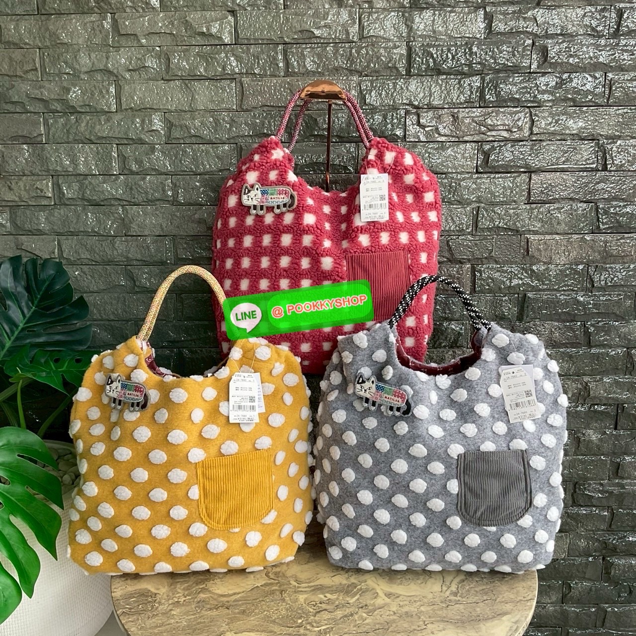 Japanese Kusuguru Woolen Polka Dot Cat Brooch Handbag Hand Bag Can Be Worn on One Shoulder Shopping Bag Work Clothing กระเป๋าถือลายจุดแมว Kusuguru ขนสัตว์ญี่ปุ่น ผิวสัมผัสจับนุ่มมือ 💕 แถมฟรีเข็มกลัดรูปแมว
