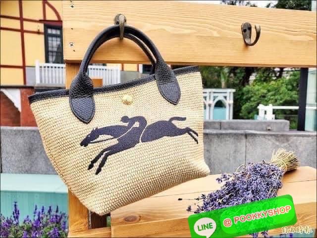 ðLONGCHAMP Le Pliage Paris - St Tropez Handtasche āļĢāļļāđāļāđāļŦāļĄāđāļāļēāļāđāļāļĢāļāļāđ āđāļāđāļāļāļĢāļ°āđāļāđāļēāļāļ·āļāļŦāļĢāļ·āļāļŠāļ°āļāļēāļĒ āļāļēāļāļŠāļēāļ raffia āļāļēāļāļāļĢāļ°āđāļāđāļēāļāļąāļāļāđāļ§āļĒāļŦāļāļąāļāļŠāļĩāļāđāļ§āļĒāļĨāļļāļāļāđāļŠāļļāļāđāļāđāļāļāļāđāļŦāļĨāđāļē Celebrities āļāļąāļāļāļĢāļ°āđāļāđāļēāļāļīāļāļāļīāļāļŠāļļāļāļŪāļīāļāļāļēāļ Longchamp āļāļĒāđāļēāļ Le Pliage Paille (āđāļĨāļ āļāļĨāļīāļĒāļēāļ āđāļāļĨāđ) āļĄāļĩāđāļĨāđ