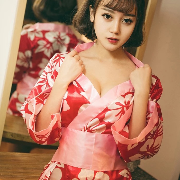 ชุดคลุมเซ็กซี่ ชุดคลุม ยูกาตะ สไตล์ กิโมโนสั้น ลายซากุระ พื้นแดงดอกขาว แต่งแถบชมพู สีหวาน สดใสและน่ารักมากๆคะ