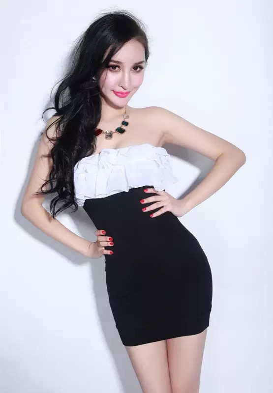 ชุดเดรสสั้น เดรสปาร์ตี้ เดรสออกงาน กลางคืน เดรสเกาะอกสีดำ แต่งระบายชีฟองขาว เนื้อผ้ายืดเข้ารูป สวยเปรี่้ยวมั่กๆคร่า +G-string