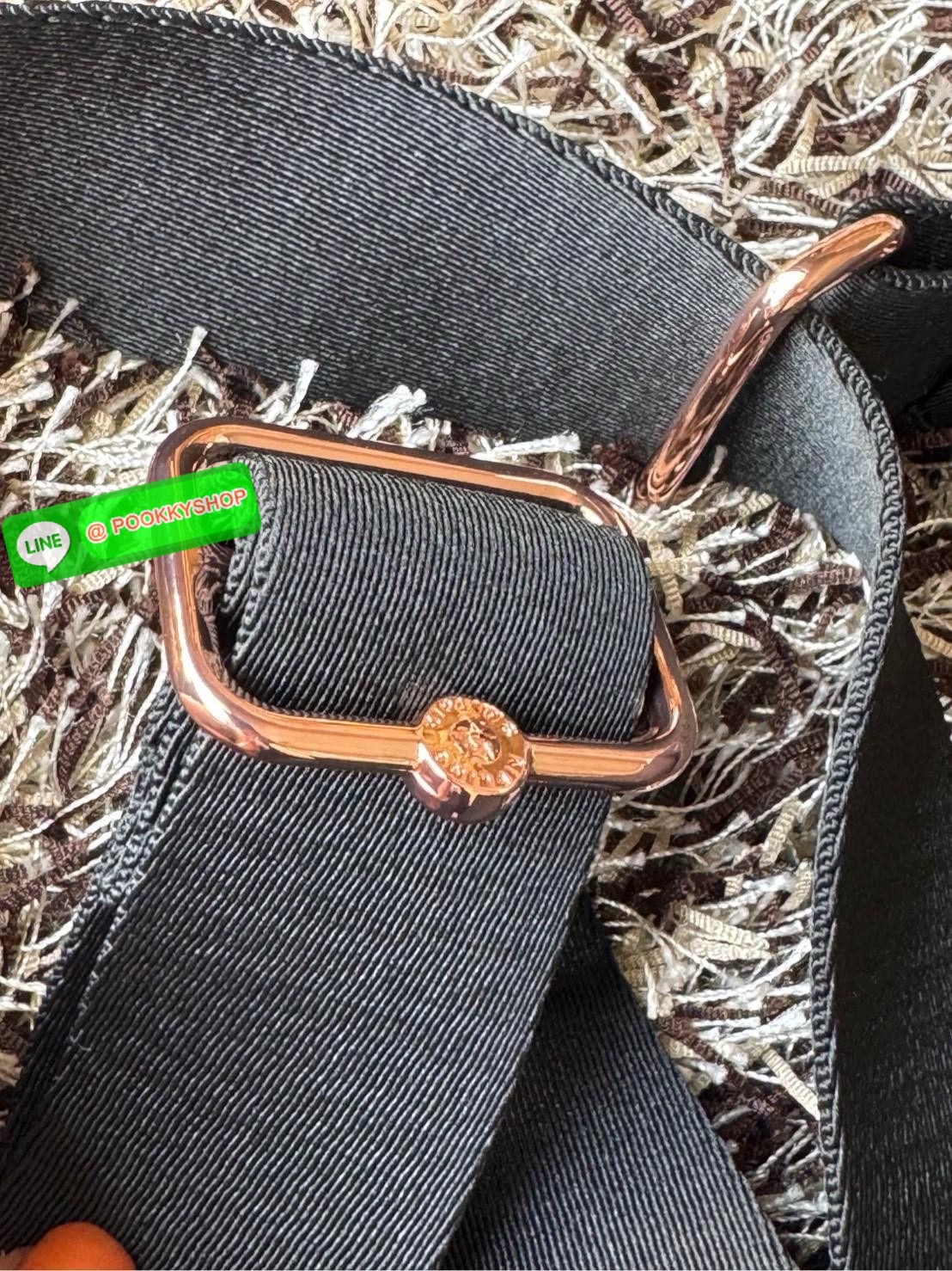 Kipling Syro Shoulder bag กระเป๋าในสไตล์มินิมอล แต่สามารถใส่สิ่งของได้ครบครัน มีทั้งช่องซิปภายในและนอก น้ำหนักเบา มีสายสะพายครอสบอดี้ได้