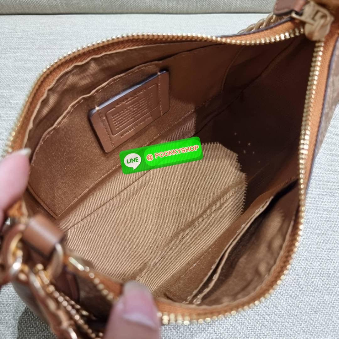 COACH CA548 TERI SHOULDER BAG IN SIGNATURE CANVAS คอลเลคชั่นใหม่ล่าสุด ที่สาวๆรอคอย กระเป๋าสะพายไหล่กึ่งทรงพอช พร้อมเสิร์ฟความสวยถึงบ้านไปเลยก่อนใคร แบบไม่ต้องพรีฯ ด้วยดีไซน์คลาสสิคที่แอบแฝงความเรียบหรู มาพร้อมสายสะพาย 2 เส้น เป็นสายโซ่คล้องแขนและสายสะพาย