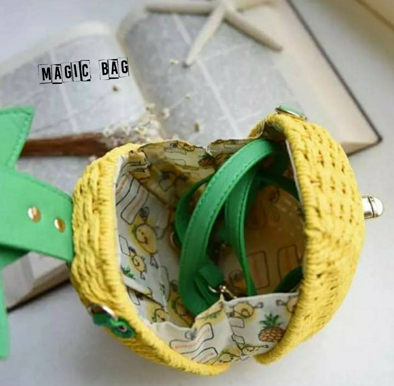กระเป๋าสานสัปปะรดหนังนิ่ม มีสาย pu สะพายไหล่และคล้องแขน สีสันสดใสดีไซน์น่ารักมาก ใส่โทรศัพท์กระเป๋าสตางค์ของใช้จุกจิก น่ารักไม่เหมือนใครแน่นอนค่ะ