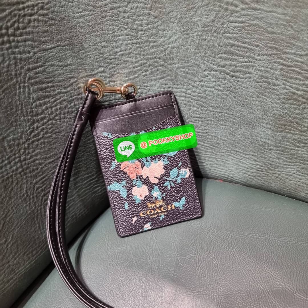 กระเป๋าใส่บัตรคล้องคอ Coach card holder ราคาพิเศษสุดๆ!!! ของหายาก!! ง่ายๆแบบไม่ธรรมดา!! คลาสสิคแต่มีดีเทลโดดเด่น!! กระเป๋าถนอมบัตร พร้อมสายคล้องคอ ดีไซน์ลวดลายสวย ดูดีทุกแบบ ใช้งานง่าย พกพาสะดวก จะใส่บัตรพนักงาน บัตรเครดิต บัตรปชช. ใบขับขี่ และบัตรอื่นๆที