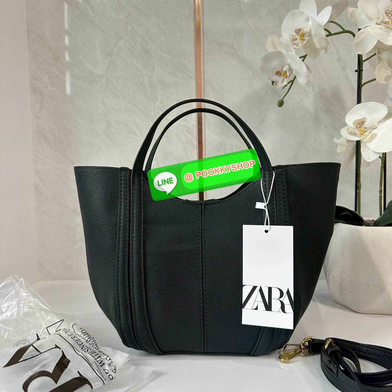 ZARA MINI CITY BAG WITH TOPSTITCHING กระเป๋าถือ /สะพายข้างยกระดับลุคของคุณด้วยกระเป๋ามินิซิตี้ดีไซน์โมเดิร์น โดดเด่นให้กับทุกสไตล์การแต่งตัว