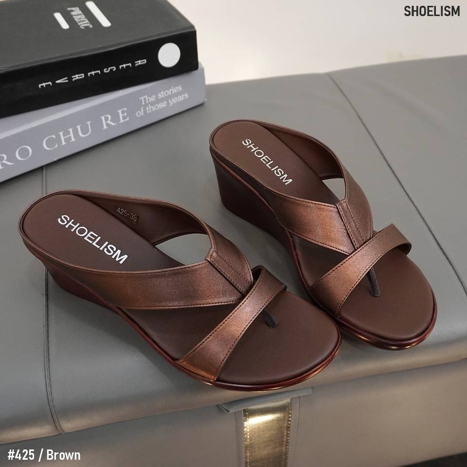 งานสวยเนี๊ยบ เรียบหรู รองเท้าแตะลำลองส้นเตารีด ดีไซน์สวย อีกรุนที่ใส่ได้ทุกวัน น้ำหนักเบา ใส่เดินสบาย ควรมีติดบ้านไว้เลย