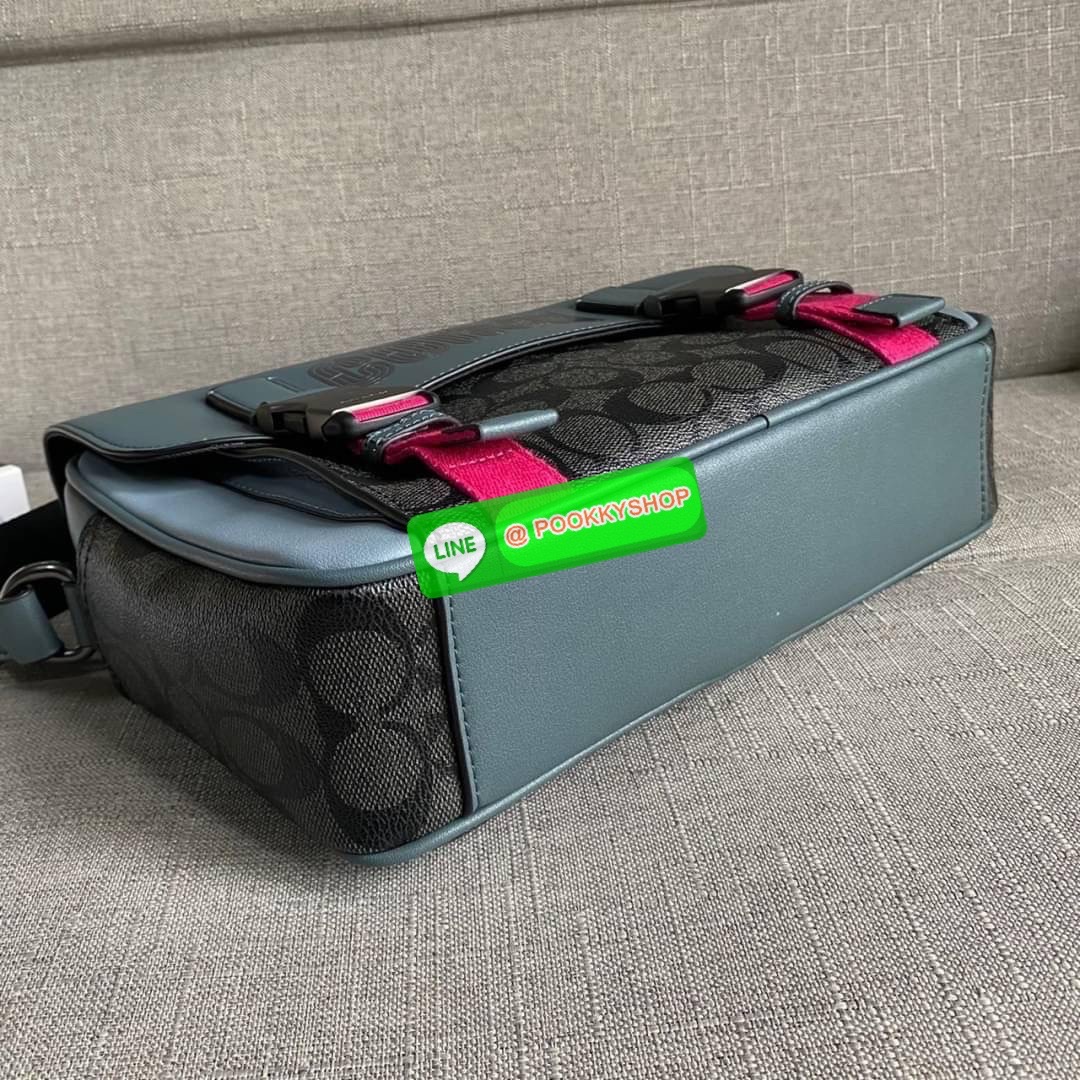 COACH TRACK CROSSBODY IN COLORBLOCK SIGNATURE CANVAS WITH COACH PATCH (C6657) 🛍🛍กระเป๋าสะพายทรงแมสเซ็นเจอร์ ทรงสวยรุ่นที่ต้องมีติดตัวคะหนุ่มๆ จุของได้เยอะมากแบ่งเป็นสัดเป็นส่วน วัสดุหนังแคนวาสสลับหนังแท้ กระเป๋ามีตัว ล็อค มีซิปด้านใน ด้านห