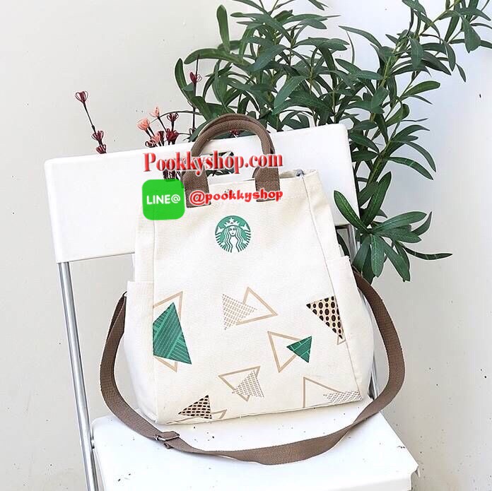 ReStock! พร้อมส่งอีกครั้งตามคำเรียกร้องค่ะ STARBUCKS COOLER BAG กระเป๋าถือหรือสะพายอเนกประสงค์ Limited Edition จาก STARBUCKS วัสดุ Canvas เนื้อหนาอยู่ทรงสวยแม้ไม่ใส่ของใบใหญ่กำลังดีน้ำหนักเบามาพร้อมหูหิ้วและสายสะพายยาวถอดได้เลื่อนปรับได้ เปิดปิดด้วยกระดุม