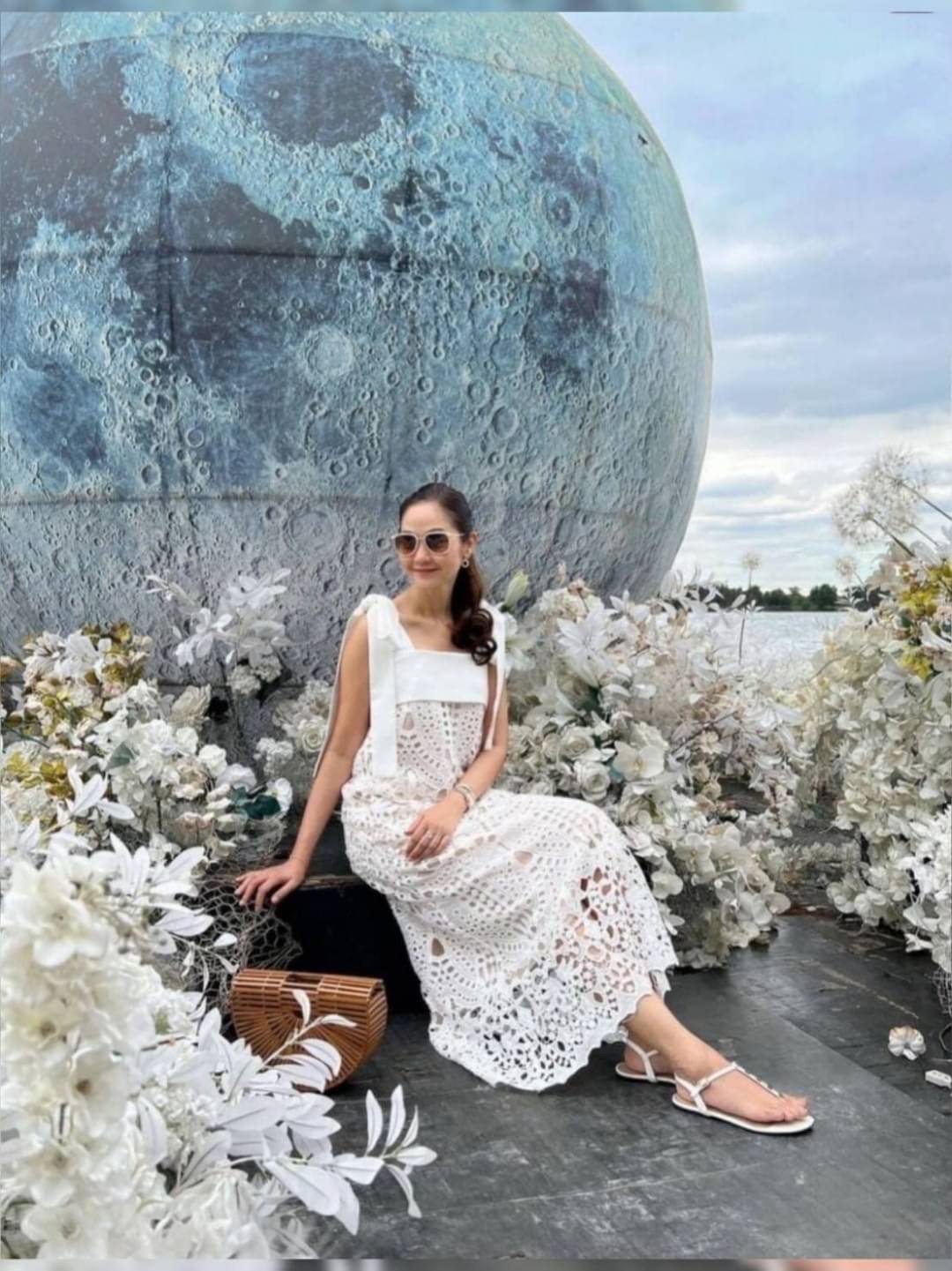 Dress เรียบหรู ดูดีมีราคา ใส่ได้ทุกโอกาสเลยนะคะ งานแบรนด์ดัง ผ้าลูกไม้อย่างดี หนานุ่มใส่สบาย มีซับในยาว งานซิปหลัง ไหล่ผูกโบว์น่ารัก ทรงสวยเป๊ะมาก ห้ามพลาด ของมีจำกัด เห็นงานจริงต้องว้าวแน่นอนจ้า...💋