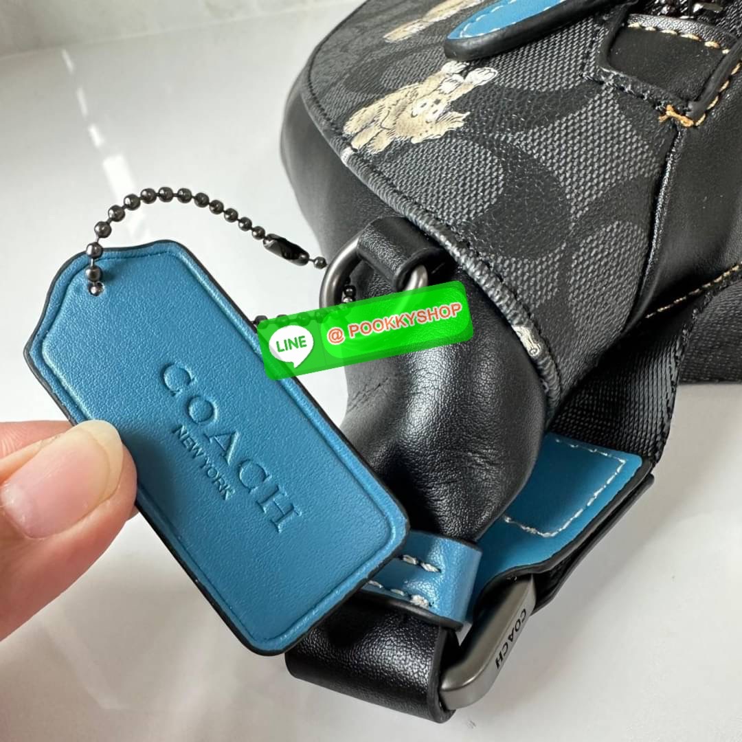 Coach Warren Belt Bag In Signature Canvas With Creature Print ( CC123) กระเป๋าคาดอกไซส์ใหญ่ลายใหม่ ปริ้นลายน้องหมา ใช้งานง่าย จุของได้เยอะ วัสดุหนังแคนวาสคุณภาพดี ทนทาน ด้านหลังเป็นหนังวัวแท้ นิ่มสวย เปิด-ปิดกระเป๋าด้วยซิป สายคาดปรับระดับได้