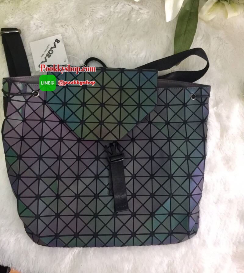 กระเป๋าเป้ Bao Bao Backpack. Geometric Backpack Luminous Backpacks Holographic Reflective Bag Shard Lattice Luminous Rucksack Lingge ใบใหญ่จุของได้เยอะ นำ้หนักเบา ตามสไตล์ BAO BAO ISSEY MIYAKE เปลี่ยนสีได้แสงแฟลช หรือแสงไฟ สะพายเก๋ๆ ใช้งานได้คล่องตัว วัสด