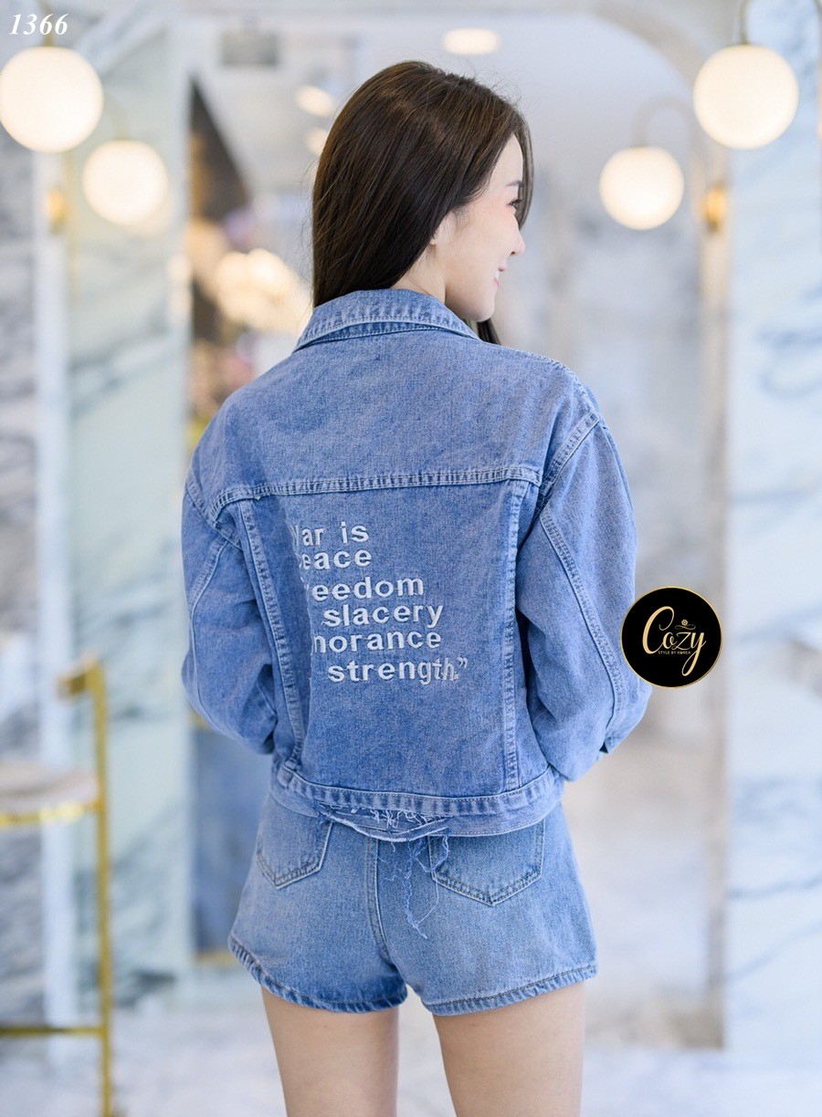 เสื้อแฟชั่น เสื้อครอปยีนส์ฟอกแขนยาวติดกระดุมเงินปลายแขน อกผ่าหน้าติดกระดุม 5 เม็ด