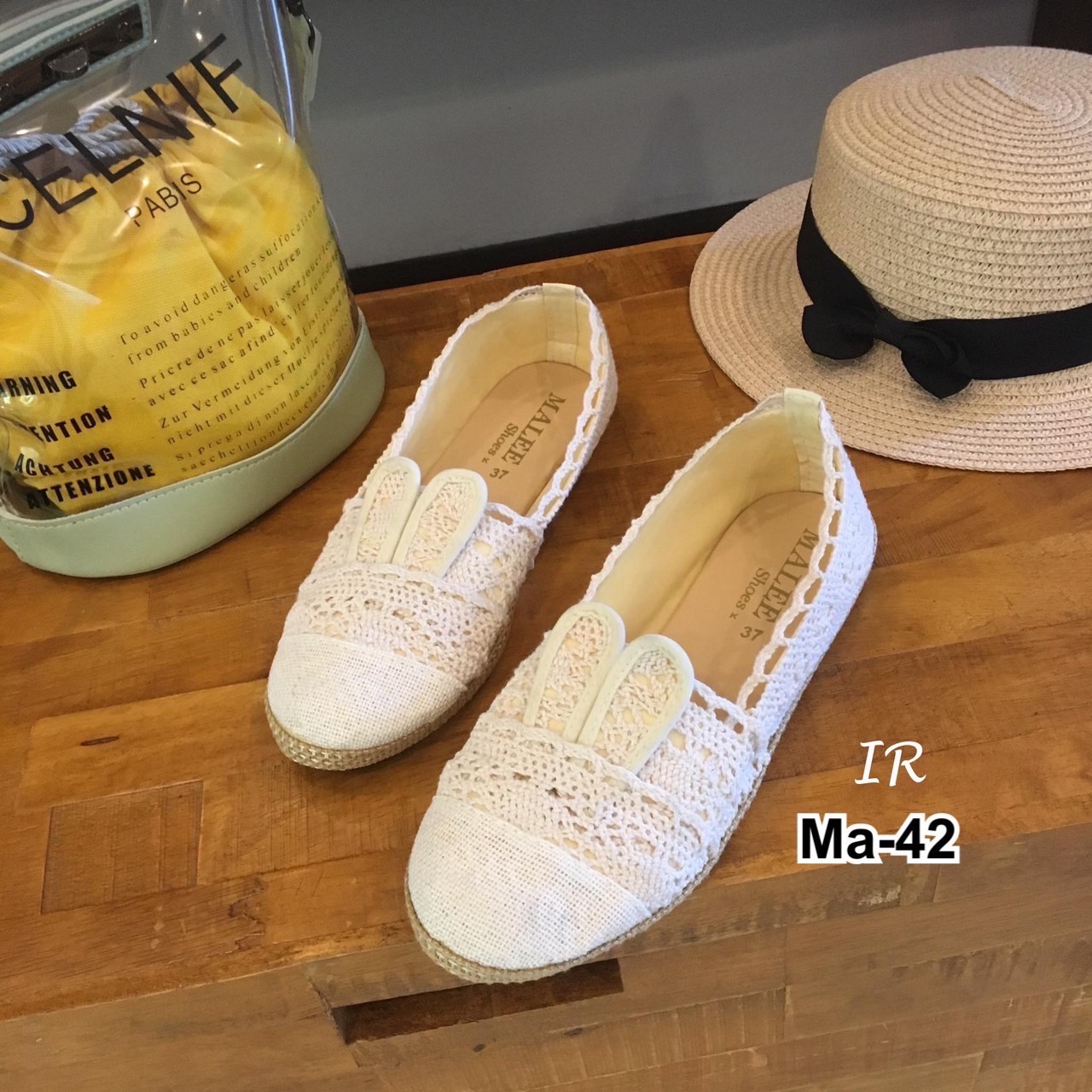 แบบขายดี!!! พร้อมส่ง เปลี่ยนลุคน่าเบื่อให้ขี้เล่นสนุกสนานไปกับรองเท้าคัทชูหูกระต่ายโครเชถักด้านในซับหนังนิ่มใครมองหารองเท้าน่ารักๆใส่ แนะนำคู่นี้ไม่ผิดหวังค่า