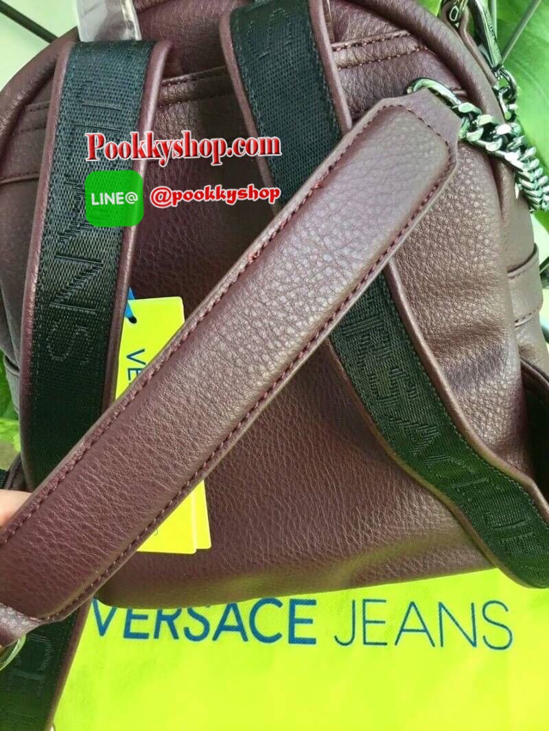 VERSACE JEANS BACKPACK BAG (VJ) กระเป๋าสะพายเป้จากแบรนด์ดัง วัสดุ PU คุณภาพดี นิ่ม ด้านในโล่งกว้าง มีช่องซิปหนึ่งช่อง ช่องเล็กใส่ของแยกเป็นสัดส่วน ด้านหน้ามีช่องซิปและช่องใส่มือถืออีกหนึ่งช่อง ซับในลายแบรนด์ รุ่นนี้สามารถสะพายได้ถึง2แบบ ราคาสุดคุ้มค่ะห้าม
