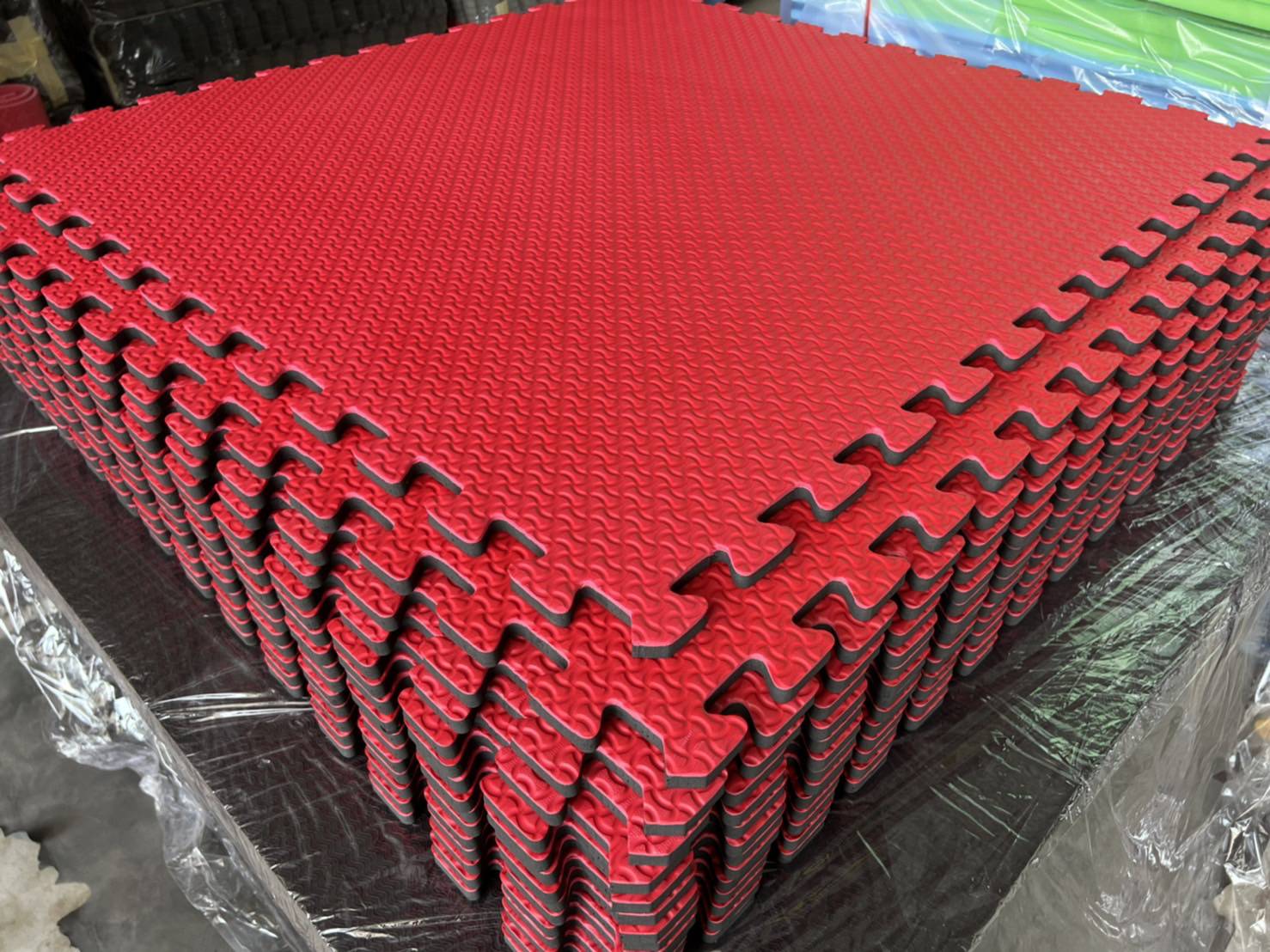 แผ่นยางปูพื้น แบบจิ๊กซอ ขนาด 1 x 1 เมตร หนา 15 มม.