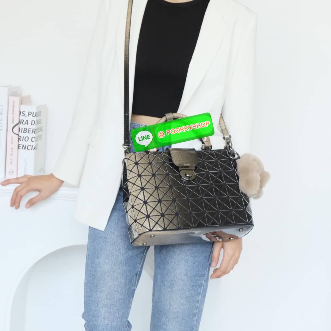 สินค้าเข้าใหม่ 𝗞𝗘𝗘𝗣 𝐀𝐋𝐈𝐙 𝗖𝗢𝗟.𝟮 ลายใหม่ ( DIAMOND PATTERN ) ทรงสวย ขายดี ขนาดกำลังดี และที่สำคัญ !! น้ำหนักเบา ไม่รอช้าทางแบรนด์เลยทำ สีใหม่มาเพิ่มลูกเล่นให้กับ