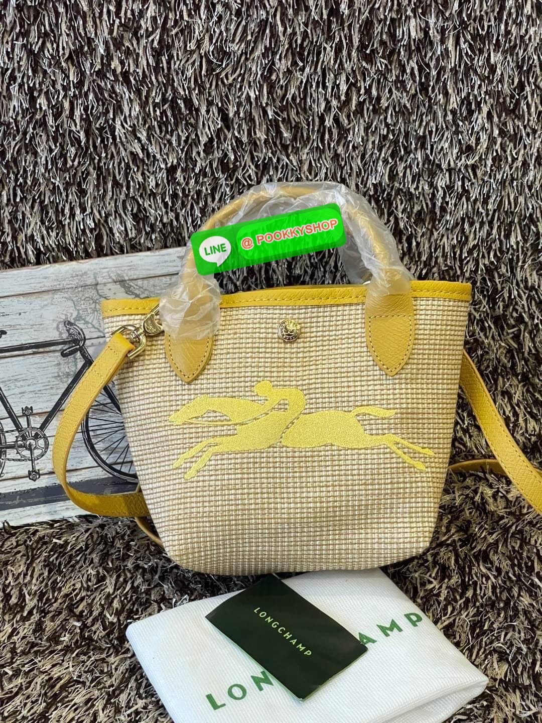 ðLONGCHAMP Le Pliage Paris - St Tropez Handtasche āļĢāļļāđāļāđāļŦāļĄāđāļāļēāļāđāļāļĢāļāļāđ āđāļāđāļāļāļĢāļ°āđāļāđāļēāļāļ·āļāļŦāļĢāļ·āļāļŠāļ°āļāļēāļĒ āļāļēāļāļŠāļēāļ raffia āļāļēāļāļāļĢāļ°āđāļāđāļēāļāļąāļāļāđāļ§āļĒāļŦāļāļąāļāļŠāļĩāļāđāļ§āļĒāļĨāļļāļāļāđāļŠāļļāļāđāļāđāļāļāļāđāļŦāļĨāđāļē Celebrities āļāļąāļāļāļĢāļ°āđāļāđāļēāļāļīāļāļāļīāļāļŠāļļāļāļŪāļīāļāļāļēāļ Longchamp āļāļĒāđāļēāļ Le Pliage Paille (āđāļĨāļ āļāļĨāļīāļĒāļēāļ āđāļāļĨāđ) āļĄāļĩāđāļĨāđ