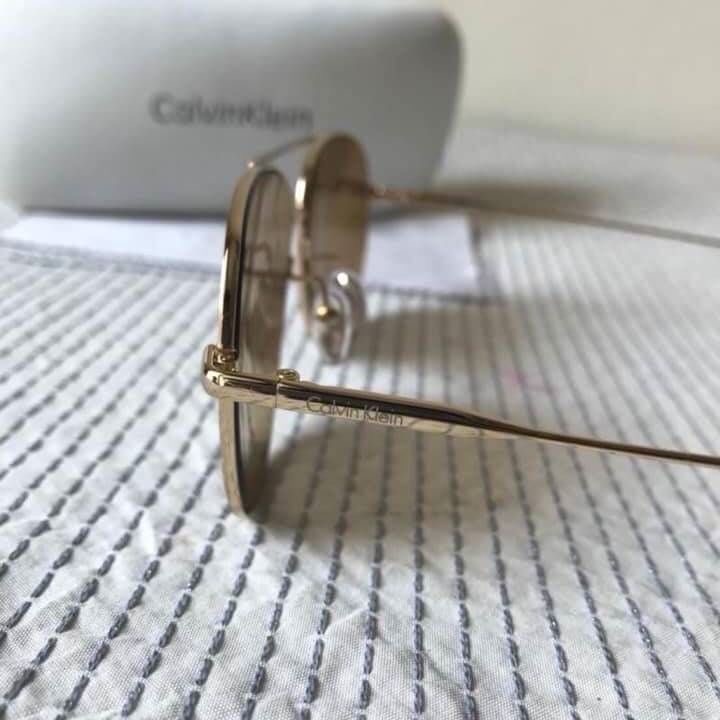 Calvin Klein CK2155S รุ่นนี้สวยมากๆรุ่นนี้พลาดไม่ได้ อุปกรณ์ครบ พร้อมกล่องผ้าเช็ดแว่น กันแดดกันยูวี 100%