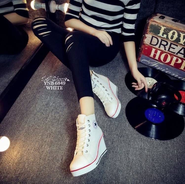 แบบใหม่พร้อมส่ง รองเท้าผ้าใบหุ้มข้อนำเข้าเสริมส้น Style Converse วัสดุผ้าแคนวาส ส้นPU มีซิปด้านข้างใส่ง่าย ทรงสวยฮิตขนาดนี้ รีบจองกันนะคะสาวๆ