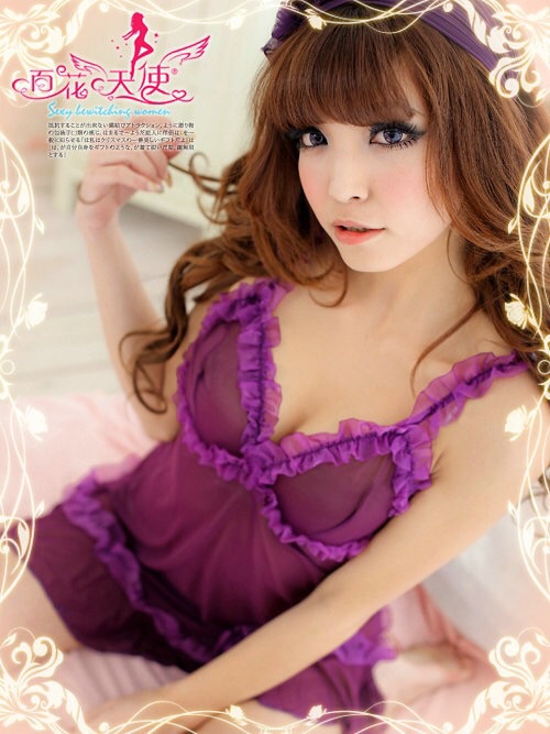 ชุดนอนเซ็กซี่ สีม่วง ผ้าซีทรู เนื้อผ้านุ่มลื่น ตกแต่งขอบและสายเสื้อด้วยผ้าซีทรูจับจีบย่น สีม่วงอ่อนๆ เก๋มากๆ เลยคะ พร้อมจีสตริง เข้าชุด