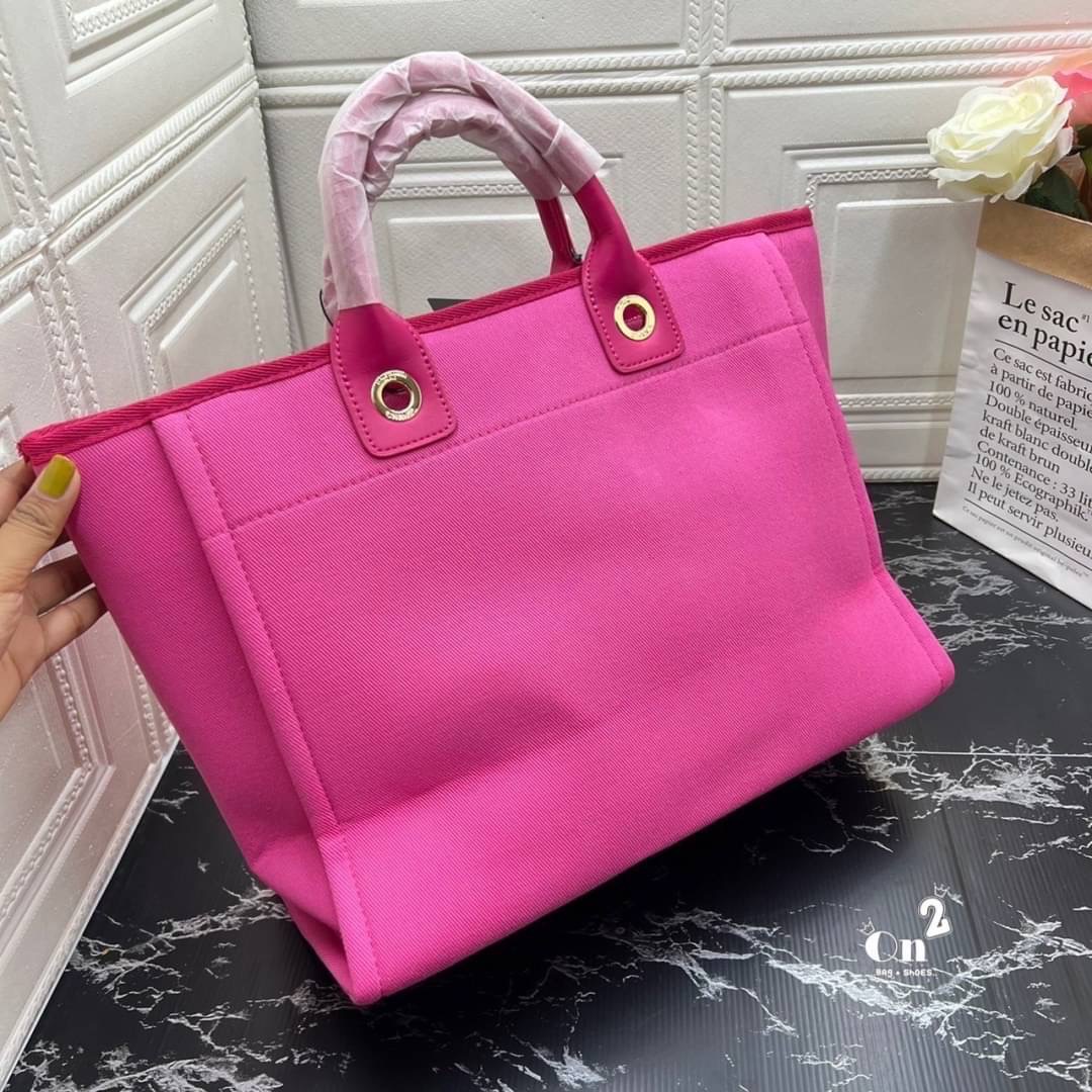 Chanel Bag Chanel ทรง tote หน้าปักมุกโลโก้แบรนด์ งานซิปใบใหญ่จุของได้เยอะ สาวๆนักช้อปห้ามพลาดน้า