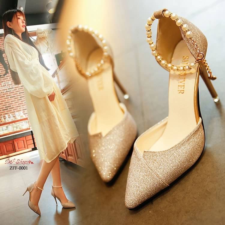 สินค้าพร้อมส่ง รองเท้าส้นสูงกริตเตอร์หัวแหลมนำเข้า วัสดุหนังPUบุด้วยกริตเตอร์ละเอียด ดีไซน์เพิ่มความโดดเด่นด้วยสายรัดข้อเท้ามุก สวยมากใส่ออกงานได้จ้า