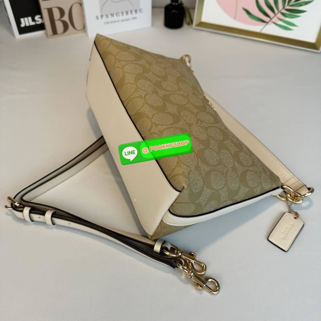 กระเป๋าสะพาย LEWIS IN SIGNATURE CANVAS ( COACH F85696) กระเป๋าหนังลาย C ผ้าใบเคลือบซิกเนเจอร์ พร้อมรายละเอียด หนัง เรียบ] ภายในกระเป๋ามัลติฟังก์ชั่น ปิดด้วยซิป ซับในผ้า