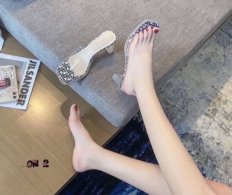 มาคร่า รองเท้าส้นสูงส้นแก้วหน้าใสพื้นลายสไตล์แบรนด์ สูง 7 cm สวยสูงสง่าดูแพงดูดีมากค่ะ