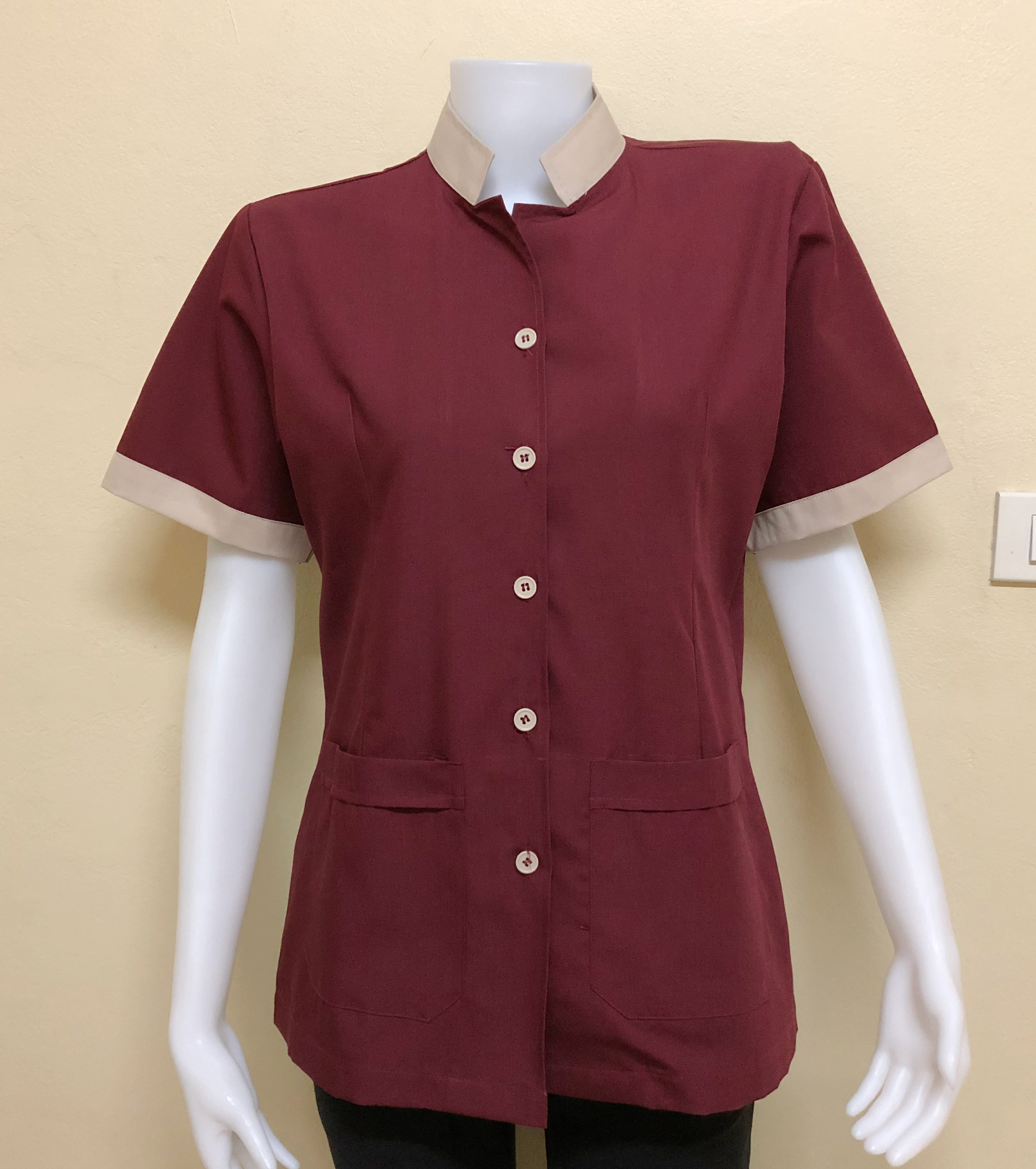 รหัส C7 : เสื้อแม่บ้านคอจีนแขนสั้นสีเลือดหมู/ครีม