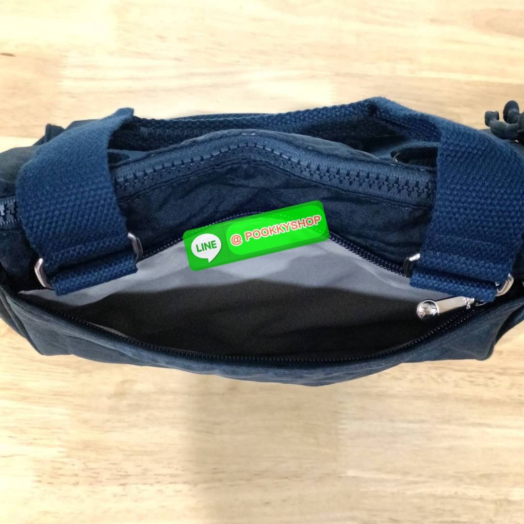 KIPLING AMIEL Medium Handbag กระเป๋าถือหรือสะพาย วัสดุ Nylon + Polyester ช่องหลักเปิด-ปิดด้วยซิป โล่ง กว้าง สามารถจุของได้เยอะ ด้านในมีช่องใส่ของทั้งซ้ายและขวา ด้านหลังมี ช่องลึกอีก 1 ช่อง พร้อมสายสะพายยาวปรับได้ free size เหมาะกับวันไปทำงาน วันสบายๆ สามา