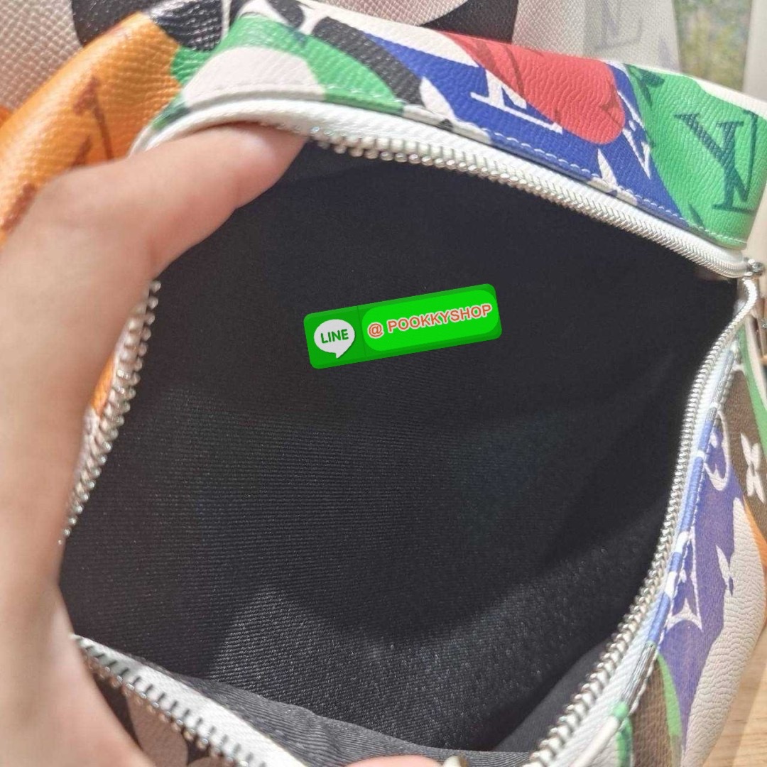 LV discovery backpack 🔆 Details ไอเท็มใหม่ 2023 ให้หนุ่มๆได้ใจสั่น กับกระเป๋าเป้สุดคูล ดีไซน์ลวดลายโดดเด่น ไม่ซ้ำใคร สีสันตกแต่งได้ลงตัว ใช้งานง่ายด้วยซิป ด้านหน้ามีช่องให้หนึ่งช่อง สายสะพายปรับได้อีกเล็กน้อย ภายในโล่งกว้างมาก มีช่องย่อยให้ เรียกไ