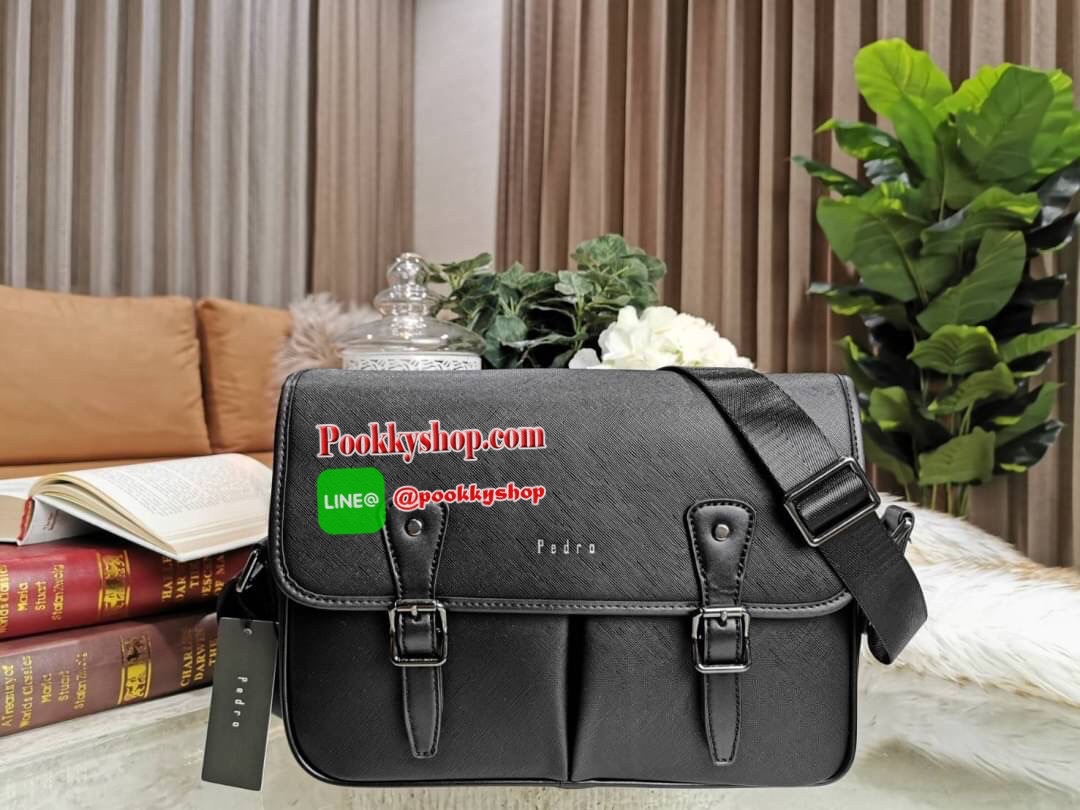 NEW ARRIVAL! PEDRO SAFFIANO MESSENGER BAG รุ่นใหม่ชนช็อปจาก Pedro แบรนด์ดังการันตรีคุณภาพด้วยเครือ Charles&Keith วัสดุหนัง Saffiano สวยหรูอยู่ทรงแข็งแรงไม่ย้วยเปิดปิดด้วยฝาปิดกระดุมแม่เหล็กพร้อมซิปด้านในสะดวกใช้ ด้านหน้าและด้านหลังยังมีช่องใส่ของ ขนาดกำลั