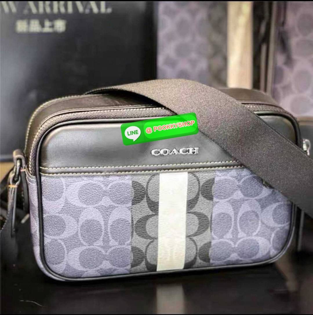 กระเป๋าสะพายข้างผู้ชาย COACH Graham Crossbody In Blocked Signature C9965 กระเป๋าผ้าเคลือบซิกเนเจอร์และหนังอย่างดี ภายในกระเป๋าเอนกประสงค์ ปิดซิปคู่ ซับในผ้า กระเป๋าสลิปด้านนอก สายปรับได้ยาว 25 นิ้ว สำหรับสะพายไหล่หรือสะพายข้าง
