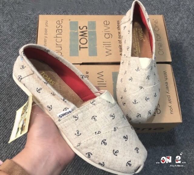 Toms Shoes พร้อมส่งค่ะส่งสุดฮิตรองเท้าสุดป๊อบมาทั้งลายNormal และลาย limited edition ใครรอรุ่นนี้อยู่ห้ามพลาดนะคะ