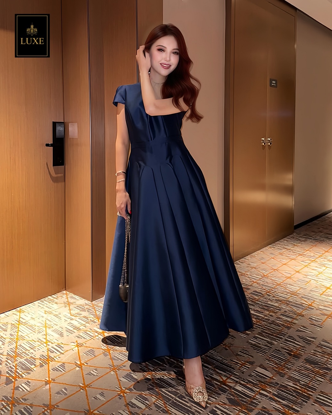 เดรสแฟชั่น เดรสเสื้อคอตั้ง แขนสั้น กระโปรงบาน