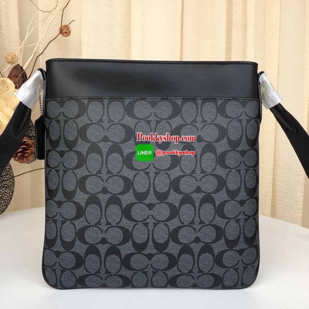 Brand : Coach CHARLES CROSSBODY IN SIGNATURE CANVAS WITH VARSITY STRIPE Detail : กระเป๋าสะพาย Coach นูน ผู้ชาย ลายsignature ทรงสีเหลี่ยผืนผ้า สามารถใส่ipad ได้ ภายในกว้าง มีช่องเล็กๆหลายช่องพร้อมมีช่องซิปเล็ก 1 ช่อง กระเป๋าทรงรูป สามารถตั้งได้ มีสายาะพายย