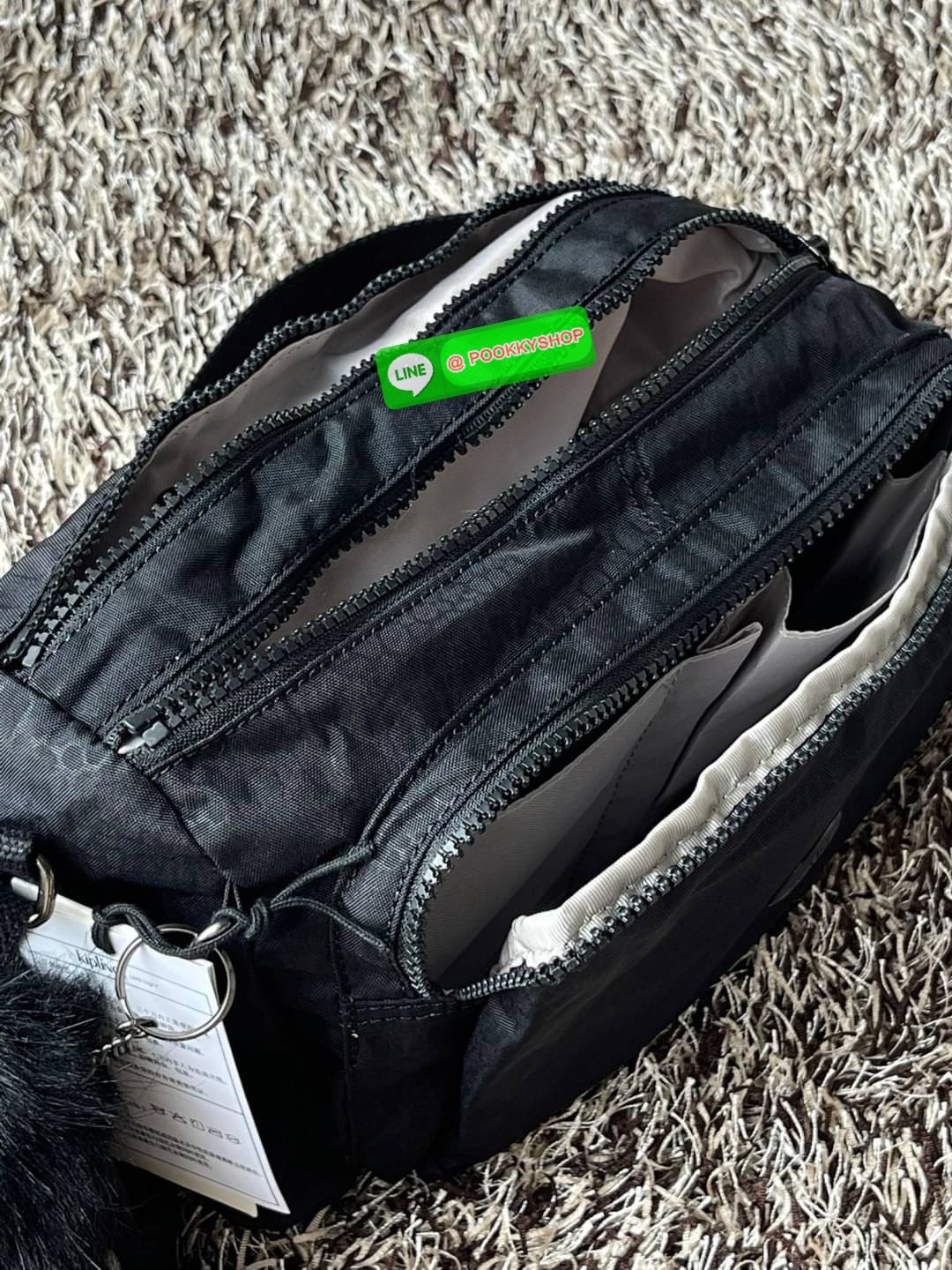 💕Kipling Silen Crossbody Bag กระเป๋าสะพายไหล่ช่วยเพิ่มความโมเดิร์นไม่ตกเทรนด์ให้กับลุคตามสไตล์การแต่งกายของคุณมากขึ้น มีน้ำหนักเบา พกพาไปไหนมาไหนได้สะดวก ใส่สิ่งของได้ครบครันโดยไม่ต้องกังวล นอกจากนี้ ยังมีสายสะพายที่ปรับระดับได้ มีช่องใส่ของเพิ่มเ