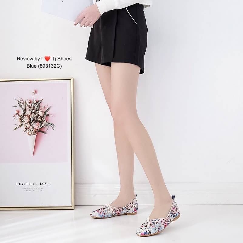 พร้อมรองเท้าคัชชูเพื่อสุขภาพ ที่สวยเกร๋สุดๆ รุ่นนี้เป็นงานสั่งทำพิเศษ วัสดุเกรดพรีเมี่ยมทั้งหมด ผ้าลายนี้เกร๋มาก น้ำหนักเบา สวมใส่ง่าย พื้นมีรูระบายอากาศใส่แล้วเท้าไม่อับ รุ่นนี้ใส่นิ่มมากนิ่มสุดๆเดินทั้งวันได้สบายๆ แมทกับชุดอะไรก็เกร๋ก้สุดๆ แถมใส่ได้เรื่